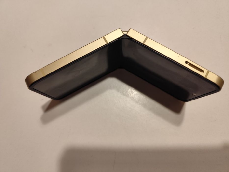 Flip z 6 ramka złota  ( żółta)