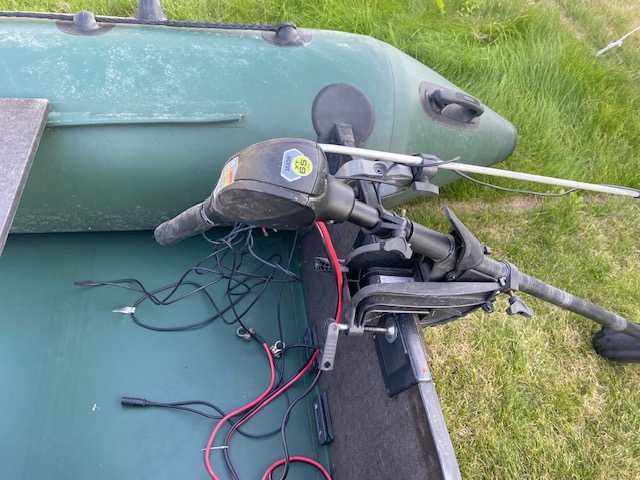 Ponton Kolibri z twardą podłogą, silnikiem i echosondą