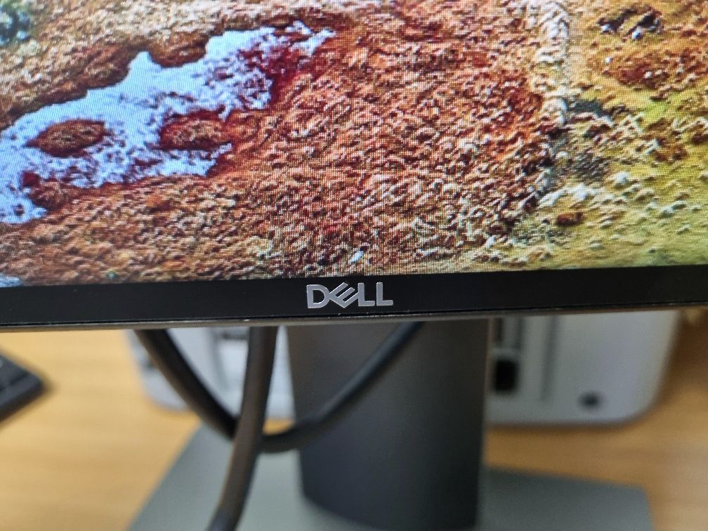 Монітор Dell U2419HC у відмінному стані