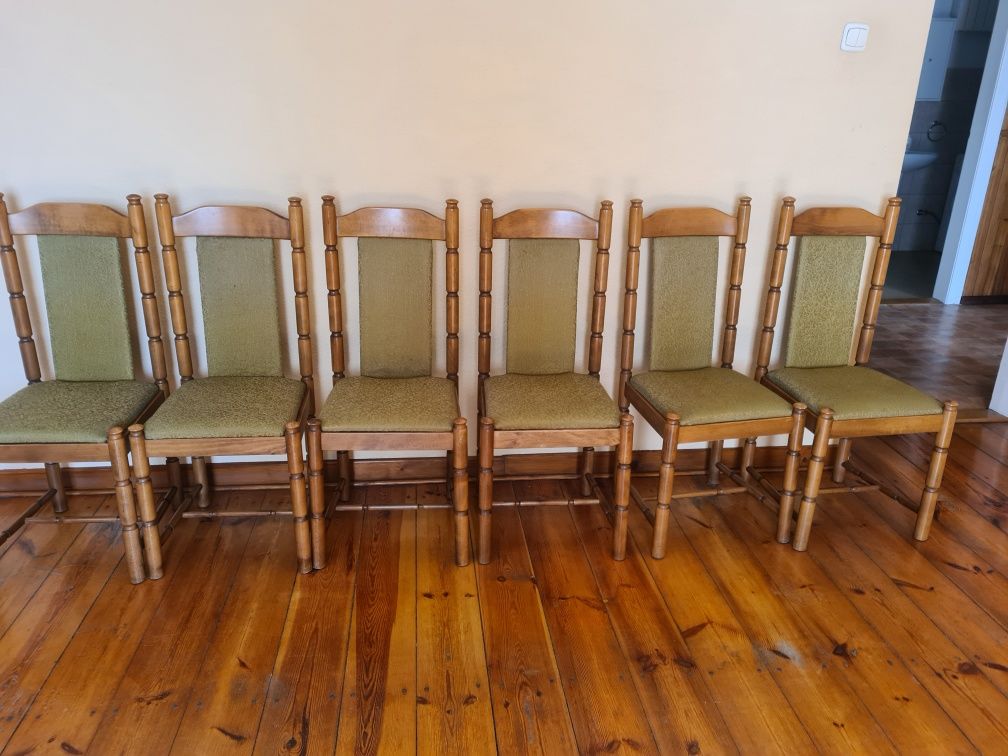 Sześć krzeseł tapicerowanych