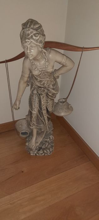 Estatueta cerâmica