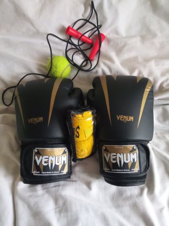 Продал перчатки Venum новые