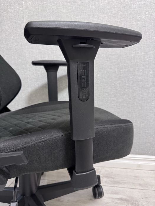 Гэймерский стул ABILDAA серий антрацид, тканевый