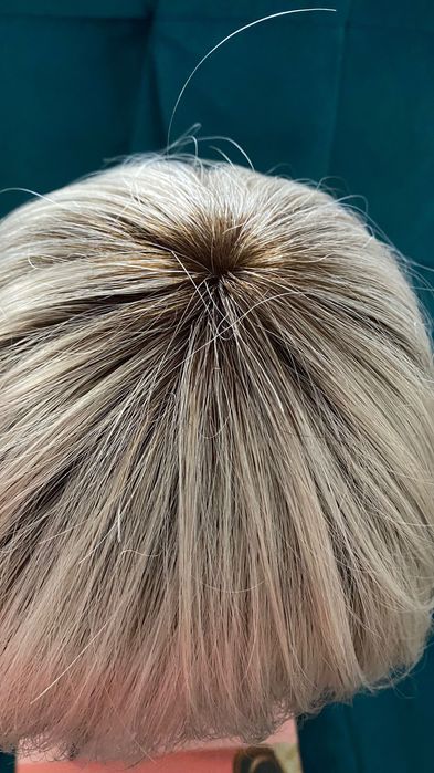 Nowa peruka. Po chemioterapii. Blond z odrostem