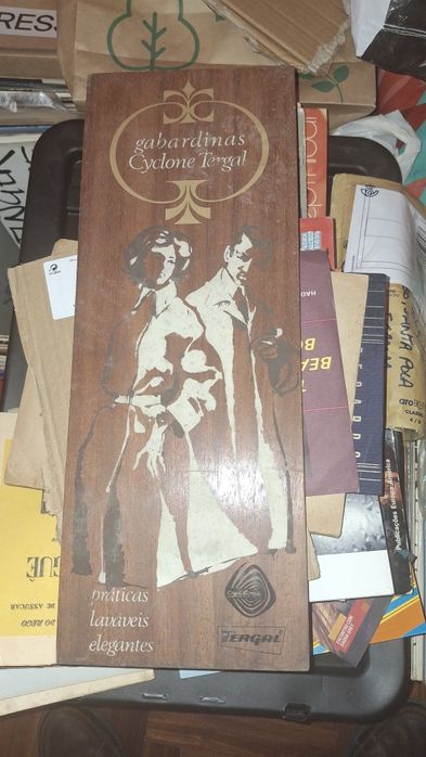 Placa publicitária Yergal gabardinas