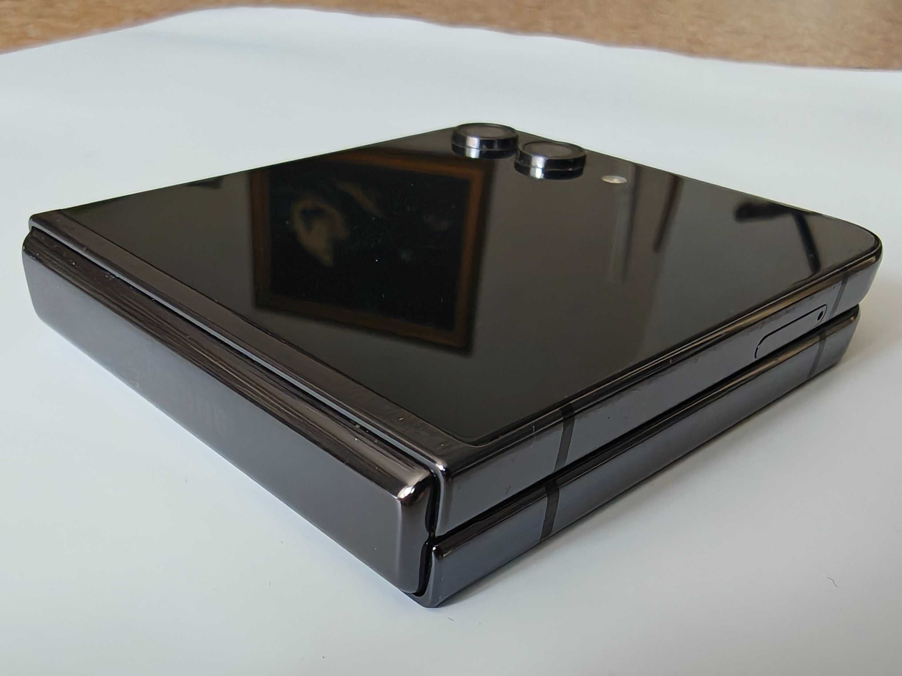 Samsung flip 5 stan idealny.