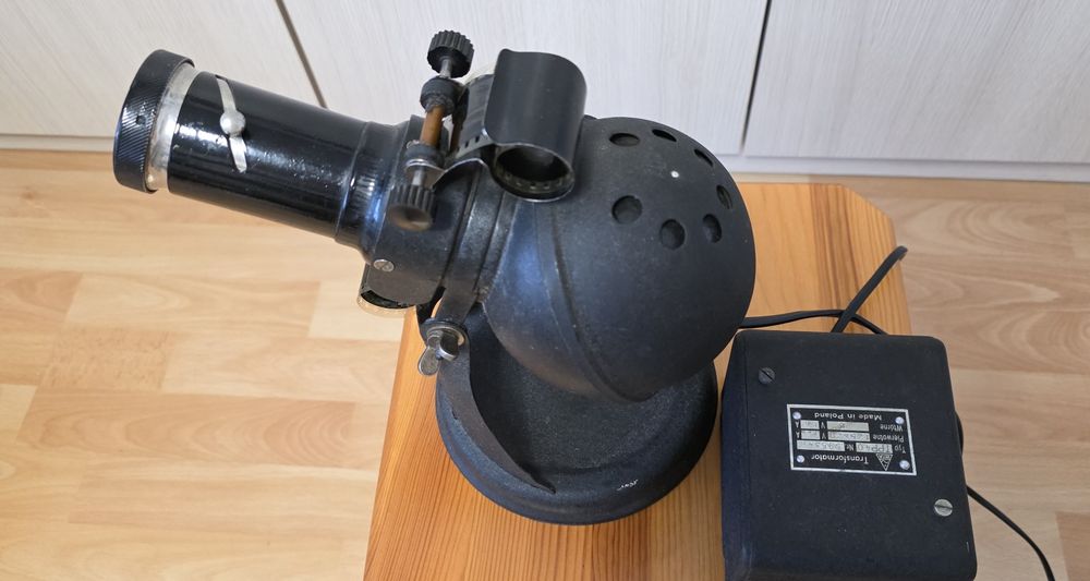 Zabytkowy rzutnik/projektor diaskop bajek z PRL