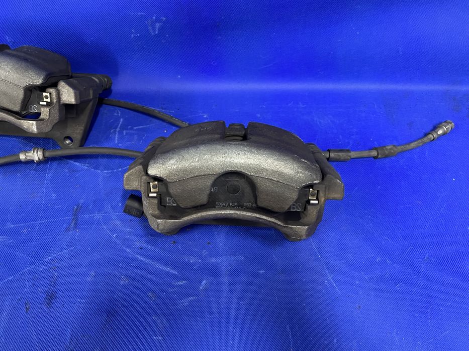 ZACISKI hamulca przód AUDI A3 8V przednie lewy prawy TRW OEM komplet