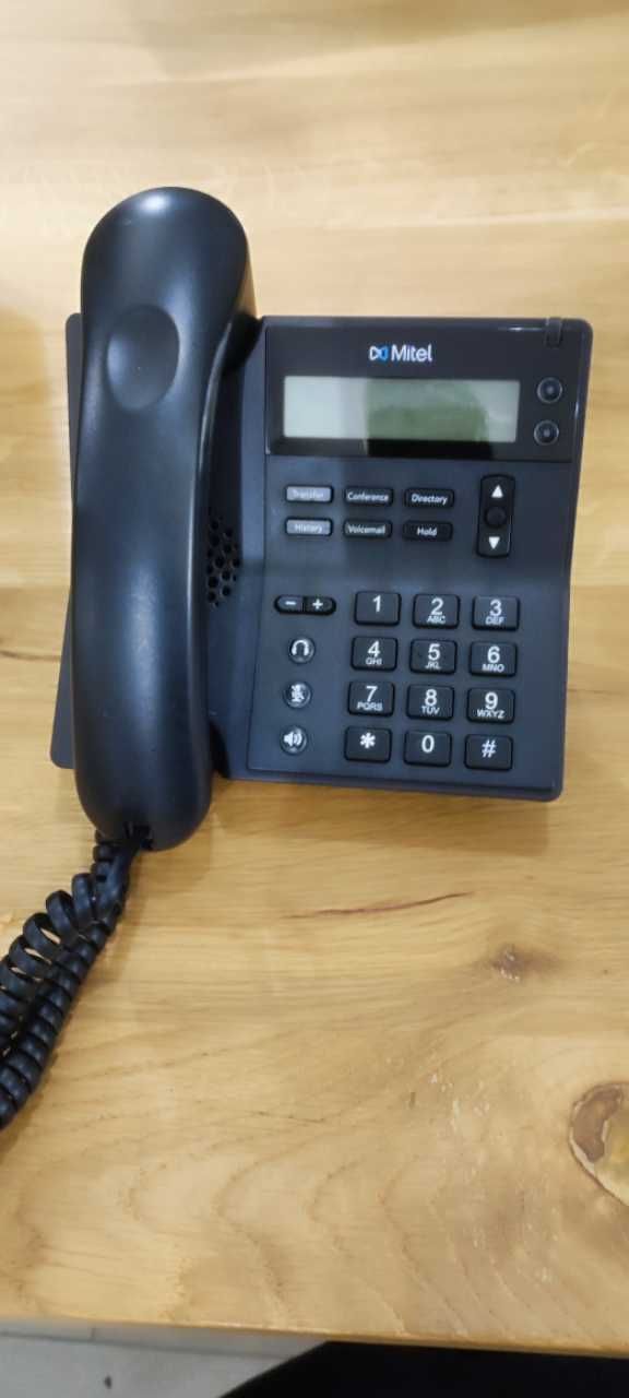 Telefony stacjonarne Polycom, Mitel, Silicar - łącznie 76 szt.