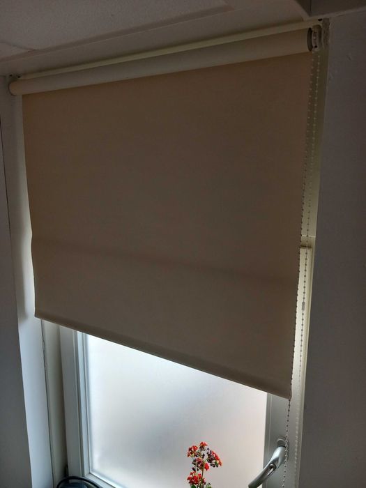 Roleta zaciemniająca 85x160 cm kremowa