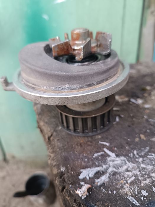 Помпа Опель кадет 1.8 бензин