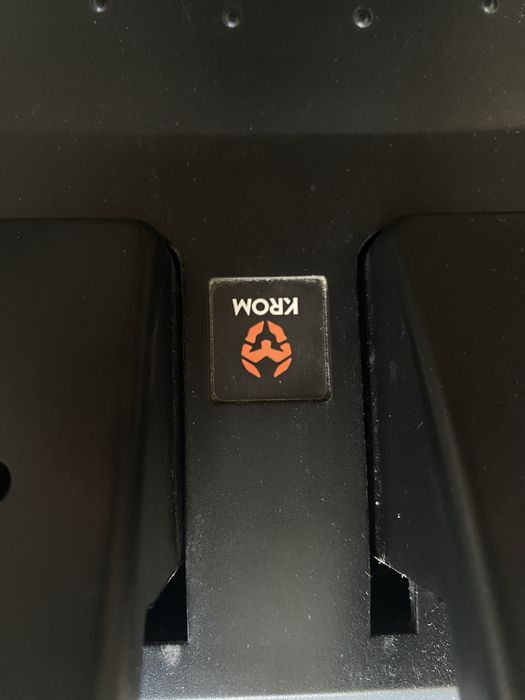 Volante com Pedais KROM para Playstation/Xbox/PC