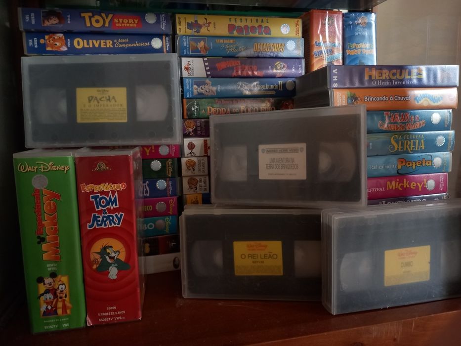 Lote de VHS Disney, Looney Toones, etc.
