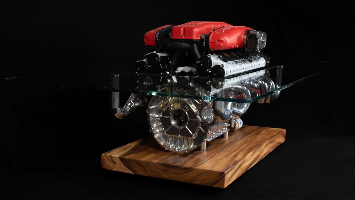 Stolik kawowy z silnika V12 Ferrari Scaglietti Engine table