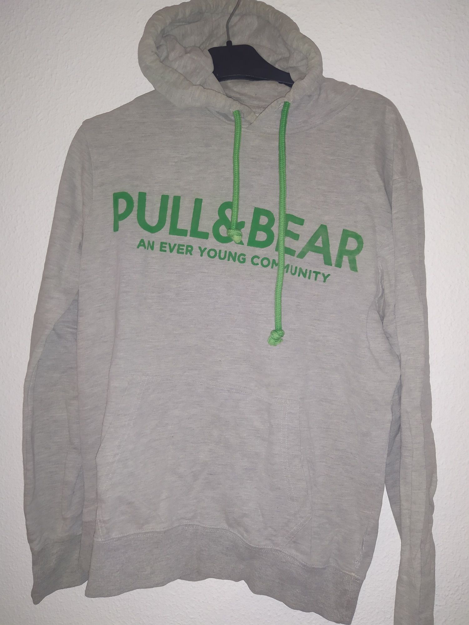 Camisolas Pull & Bear com capucho tamanho M 38