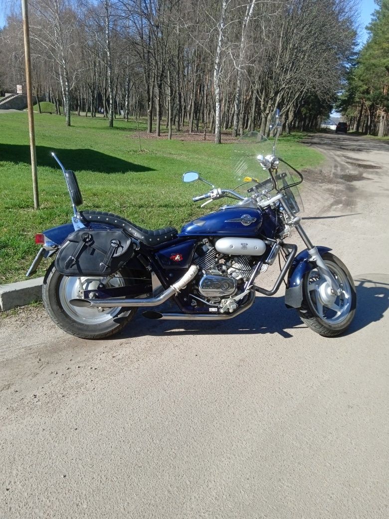 Мотоцикл Honda Magna 250 2002 року випуску