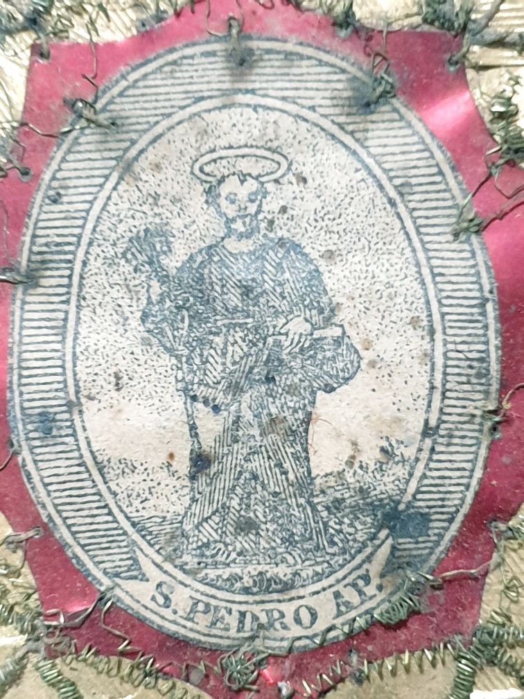 Antigo registo religioso bordado com imagem de São Pedro