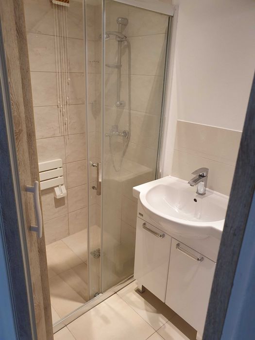 Sprzedam mieszkanie po częściowym remoncie w bloku w centrum Białogar