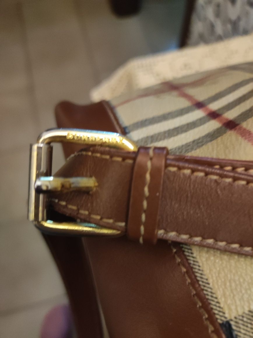 Mala Burberry linda e boa