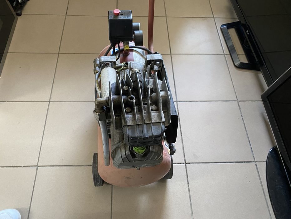 Компресор Tecalemit 24Л