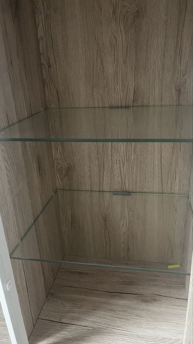 Szafa z witryna szklana