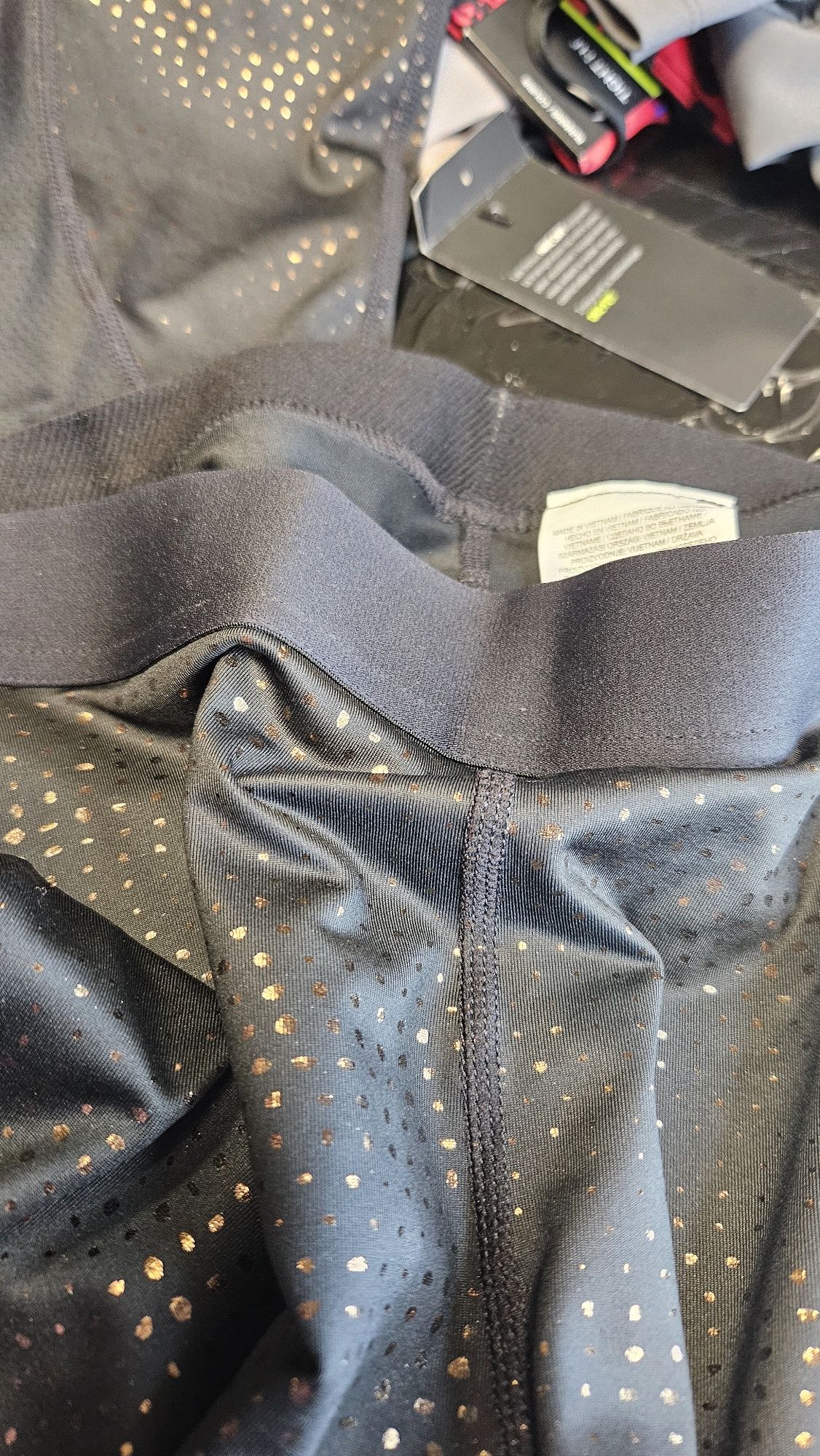 Nike L legginsy czarne w złote kropeczki