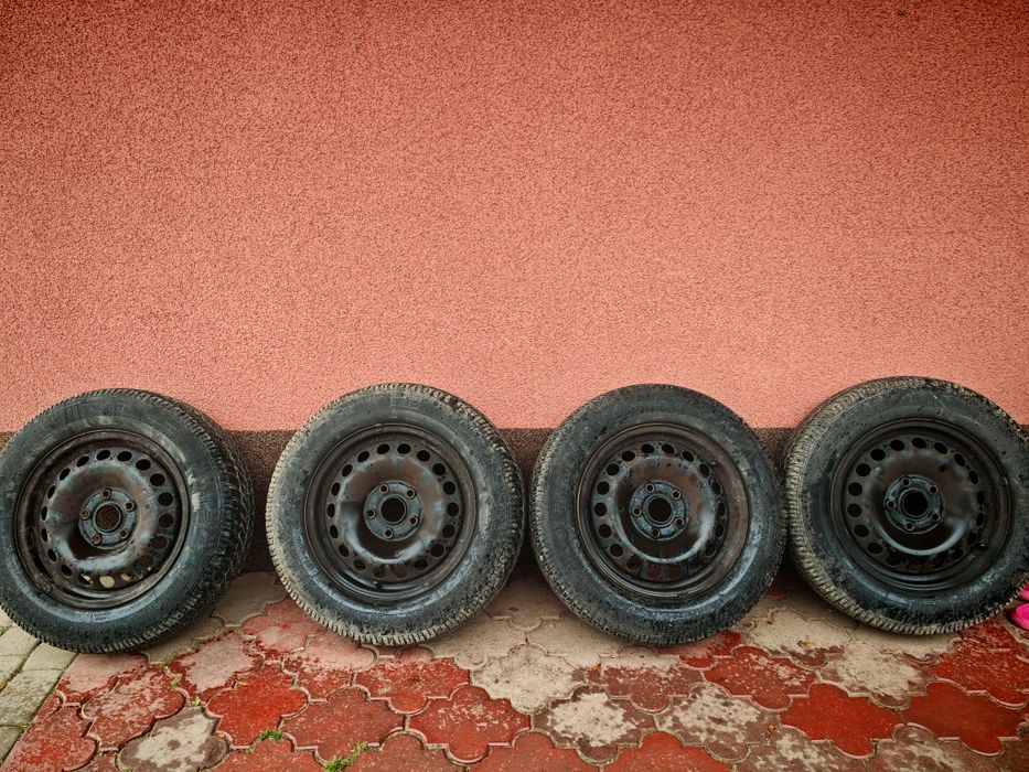 Felgi koła z oponami całorocznym Dębica