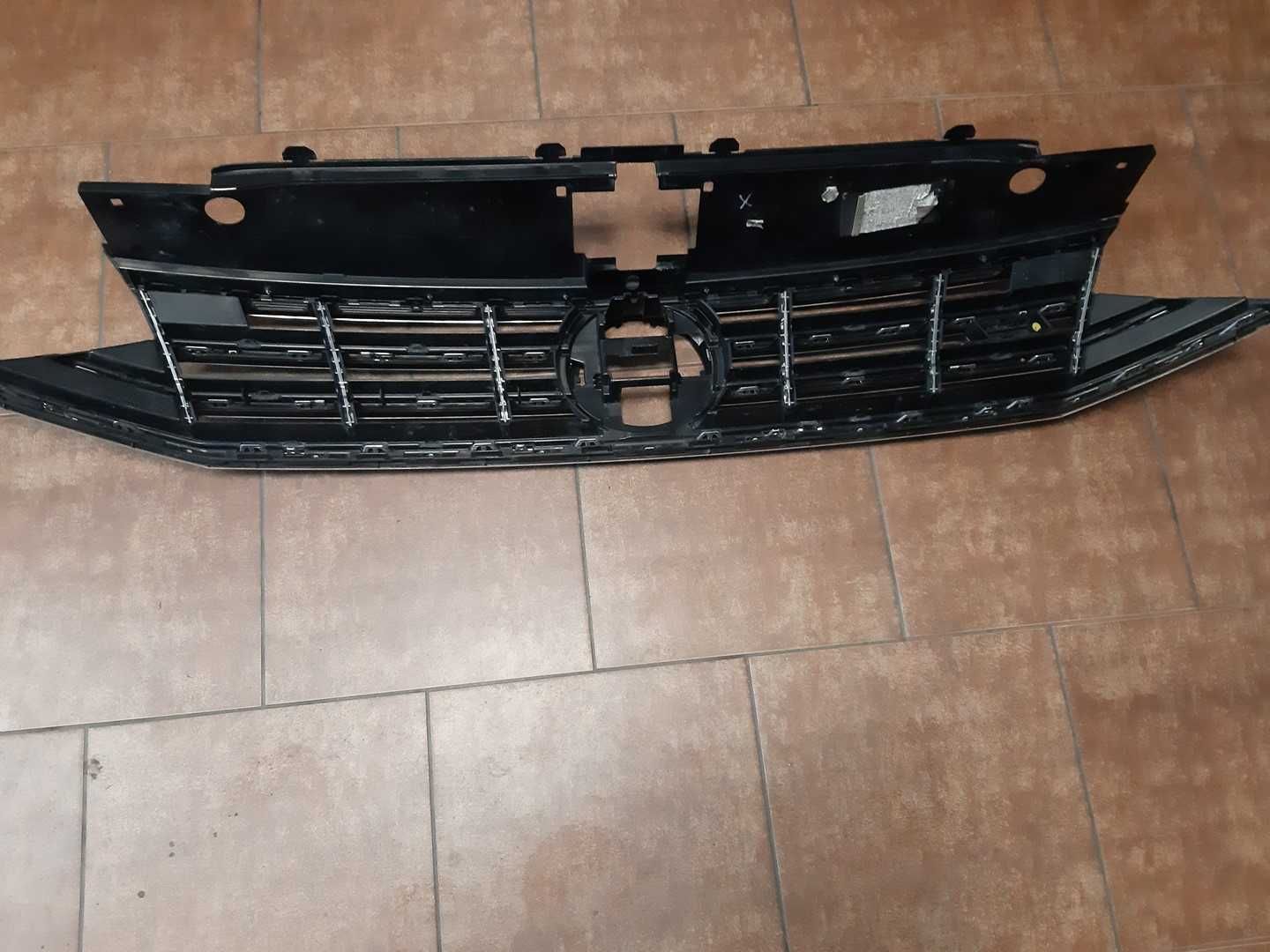 VW Passat B8 R-line Lift atrapa grill