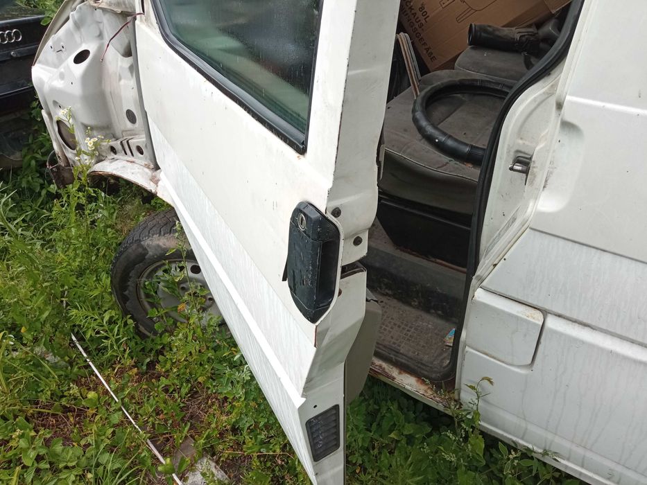 Двері передні двери дверь Volkswagen T4 2.4D Фольксваген Авторозборка