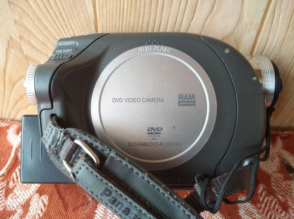 Panasonic VDR-D150EE (видеокамера)