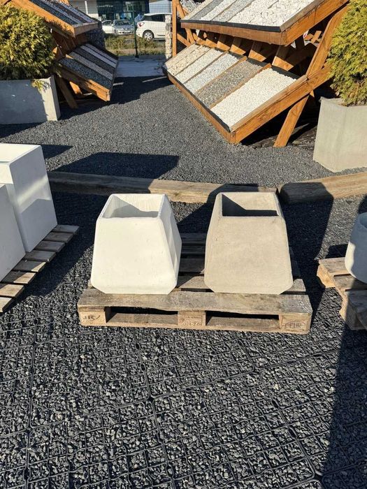 Donica betonowa Axis śnieżnobiała Ogrodowa niemalowana 47x44 1 szt