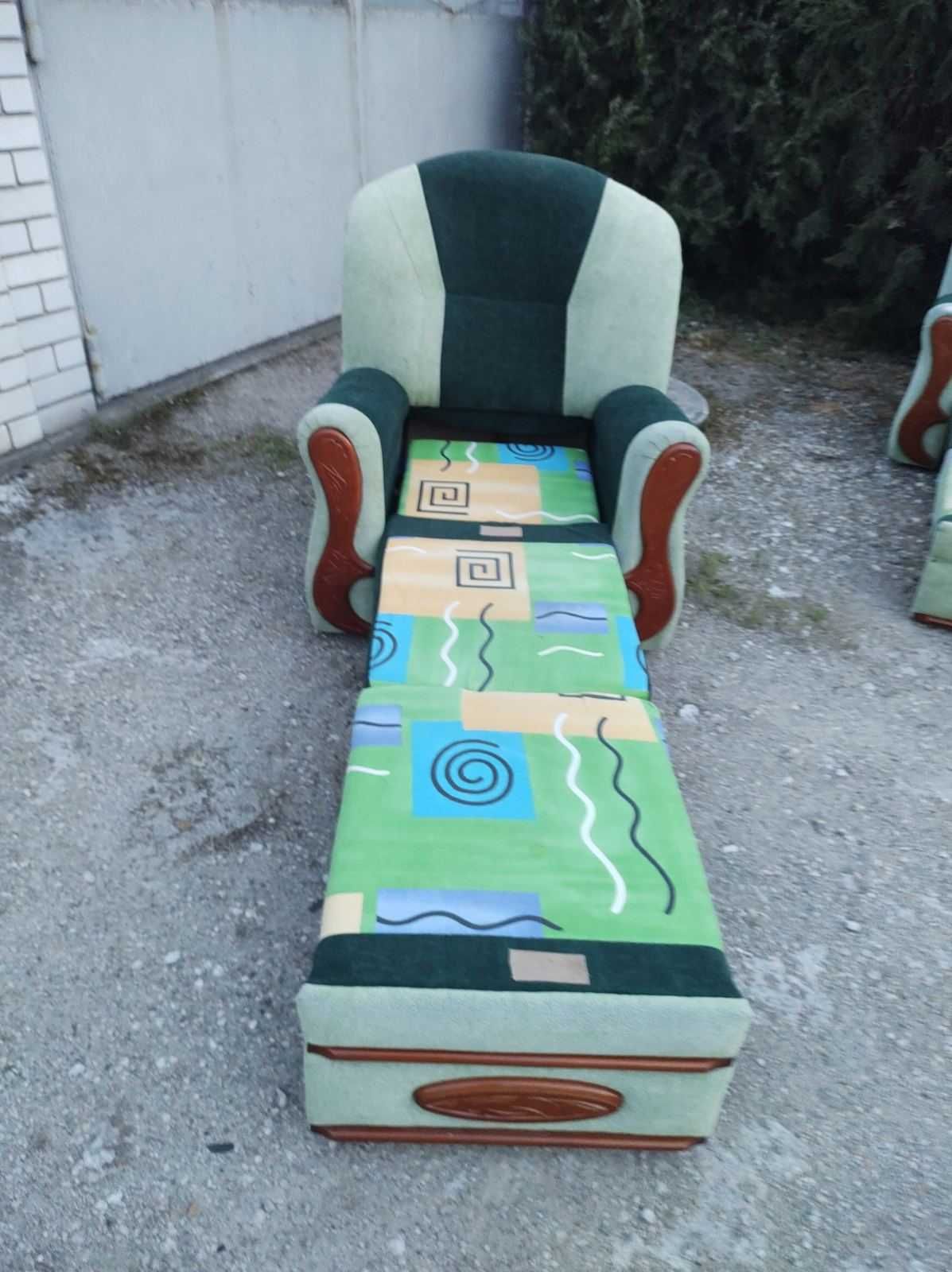 добротное солидное объёмное комфортное кресло-кровать 2шт.отлич.сост.