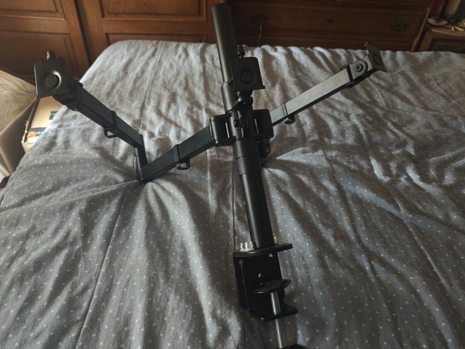 Monitor arm triplo