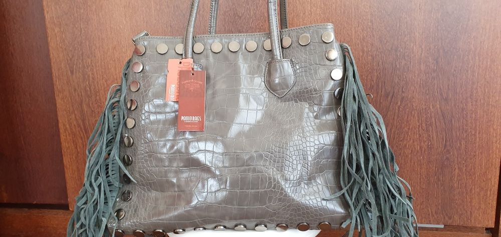 Carteira Nova cinzenta.