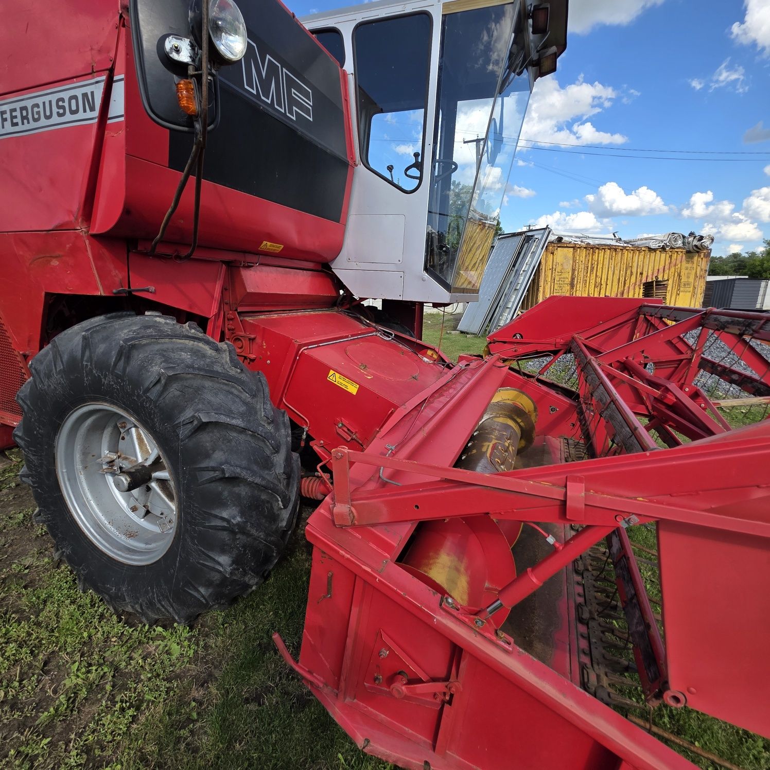Комбайн зерно збиральний Massey Ferguson 20 з Фінляндії