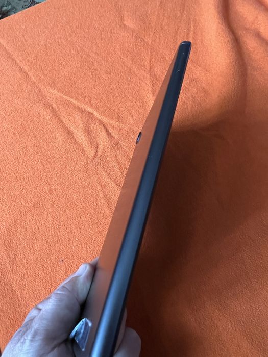 Продам пленшет Lenovo TB 850SF 2/32GB Tab M8