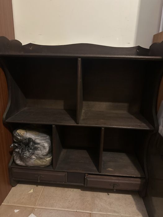 Estante antiga em ótimo estado