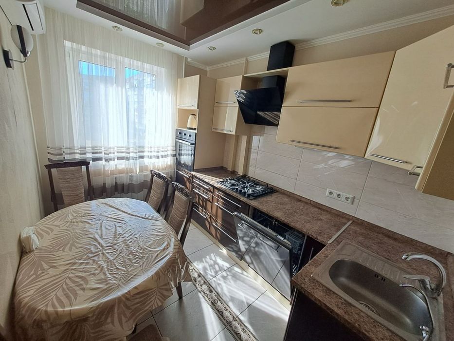 3-кімнатна квартира біля МОРЯ ! Капітальний стан