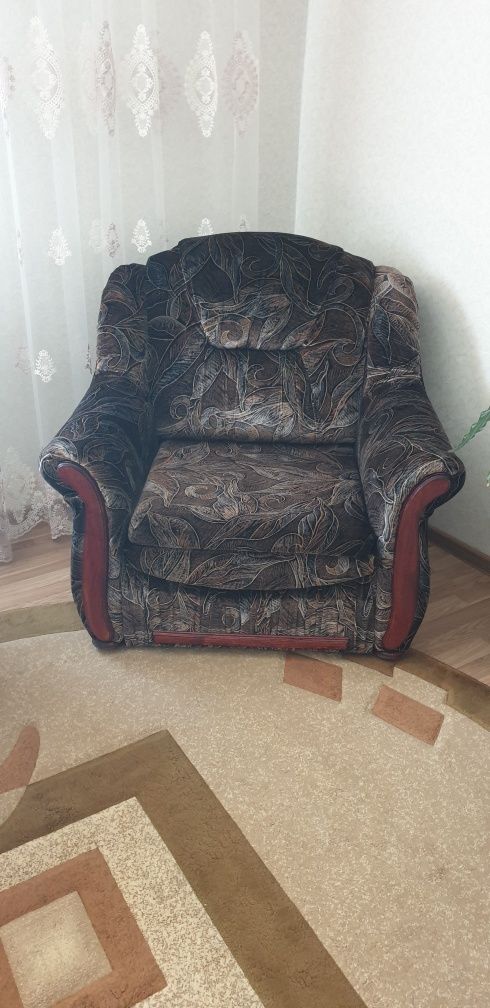 Продам кутовий диван з кріслом