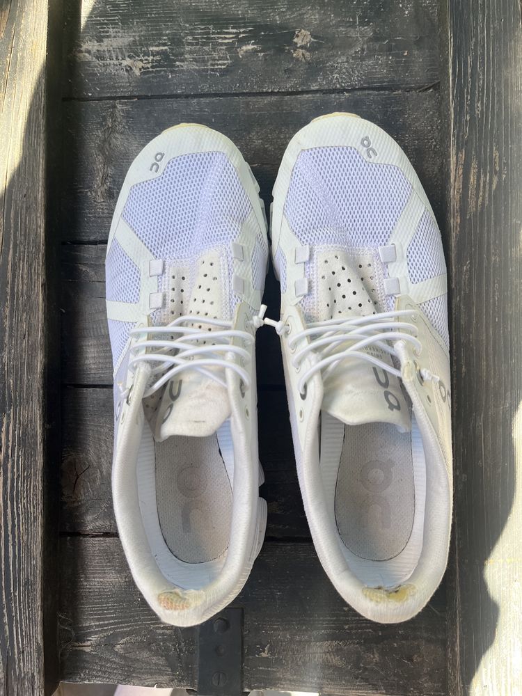 Buty on cloud biale