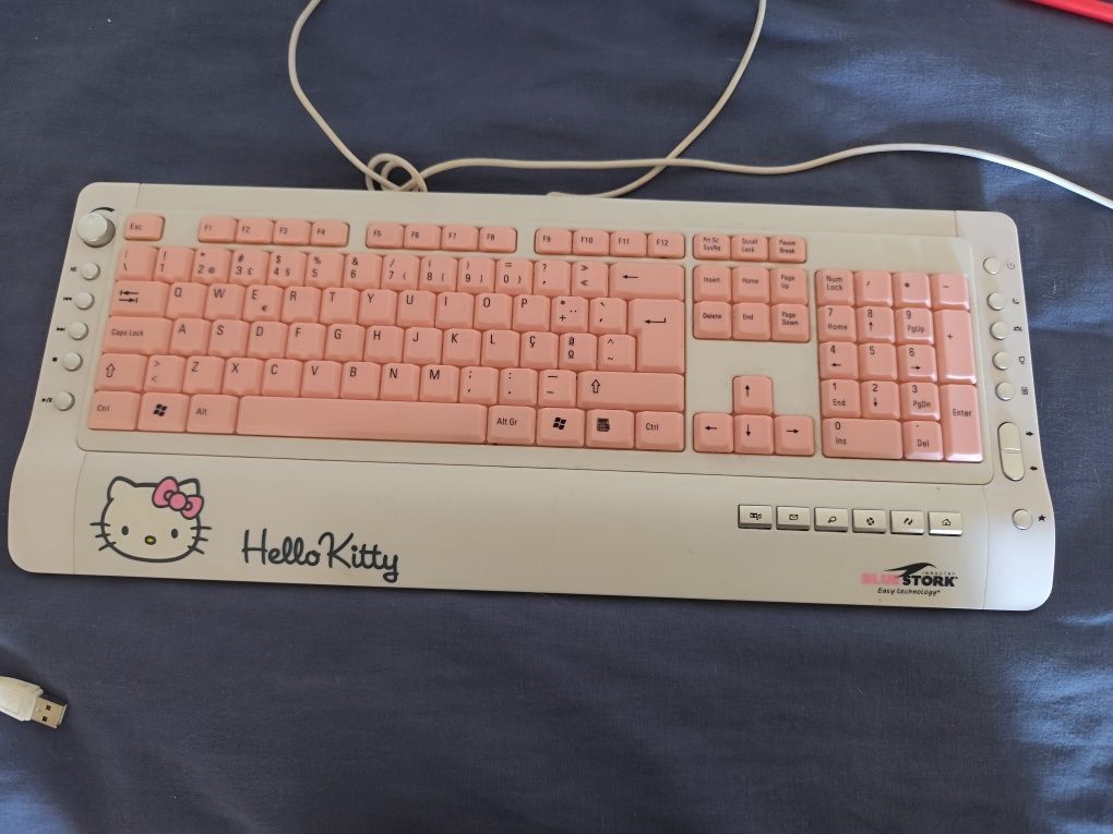 Teclado e rato da HELLO KITTY.. super completo com muitos acessórios