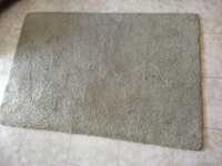 Carpete beije com 1,20 m de largura e 1,75m de comprimento
