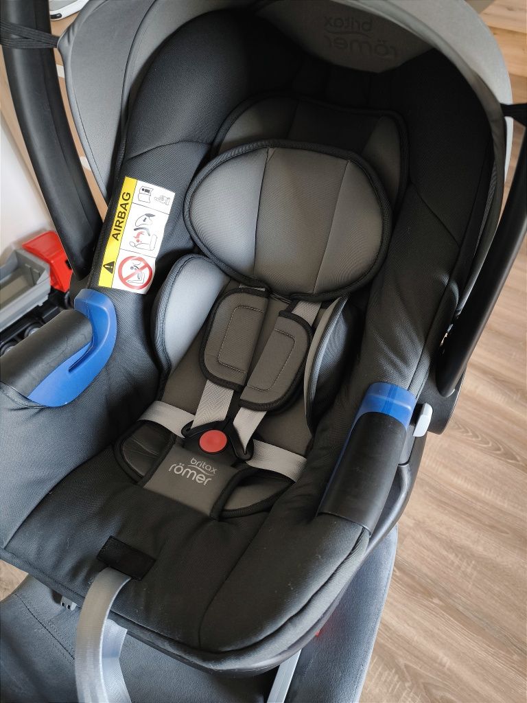 Fotelik Britax Romer baby-safe 2 i-size + baza baby-safe i-size flex