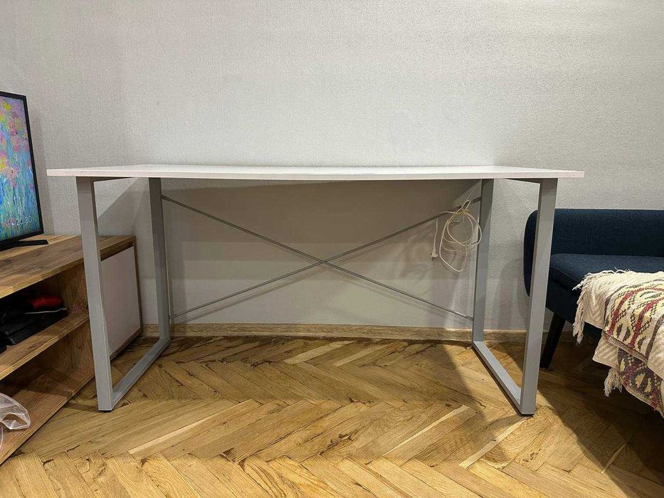 Великий компьютерний стіл 140*70