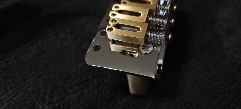 Mostek Stratocaster Mosiądz Stal Jak Gotoh 510T Fender Stratocaster