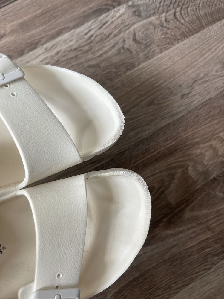 Тапки шльопки шльопанці birkenstock взуття 41 р білі