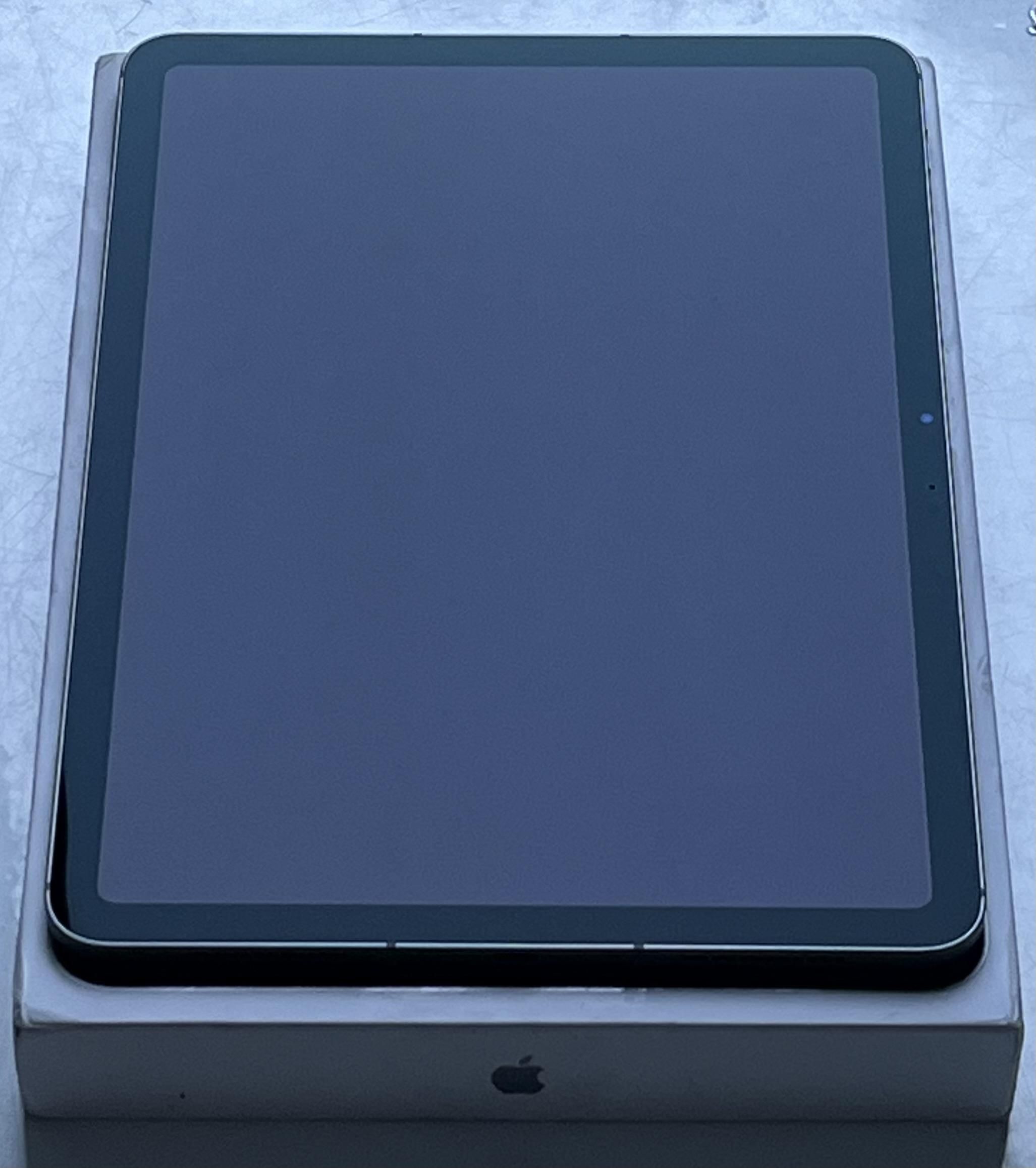 OUTLET Apple iPad Air 6 gen 2024 11" 8/256GB 5G FV23 6 cykli ładowania