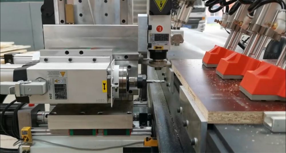 Frezarka CNC do płyt meblowych – szafy, garderoby, meble na wymiar