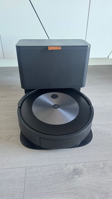 Robot Aspirador Roomba j7+ com Base de Esvaziamento – Excelente Estado