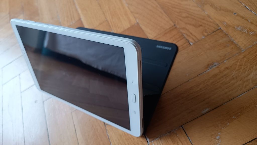 Tablet Samsung SM-T585